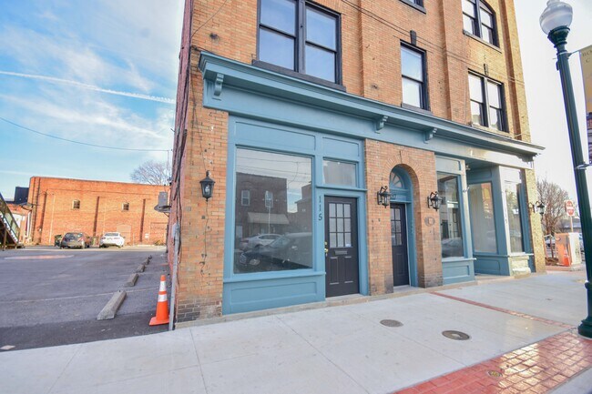 More details for 115-119 E Martin St, Martinsburg, WV - Retail for Sale