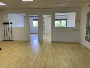 Office in Saint-Germain-en-Laye for lease Interior Photo- Image 2 of 3
