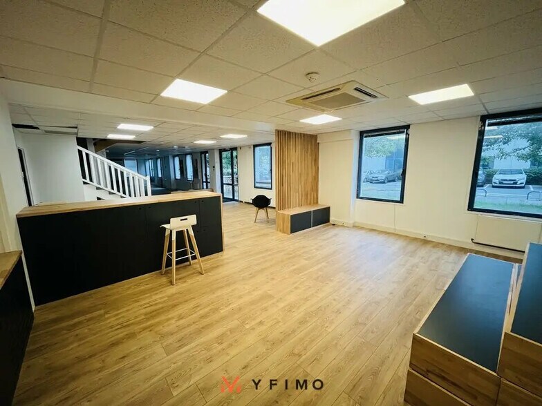 Office in Croissy-sur-Seine for lease - Interior Photo - Image 2 of 5