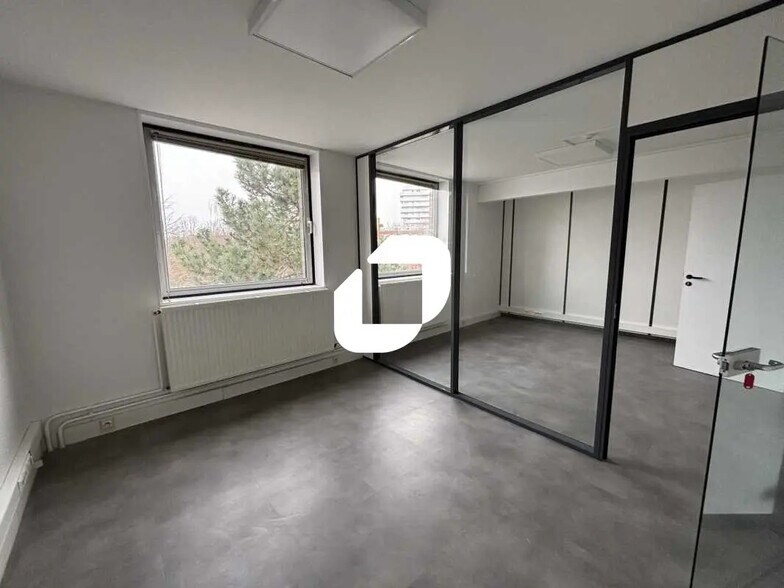 317 Square Des Champs Elysées, Évry-Courcouronnes à louer - Photo du bâtiment - Image 1 de 12