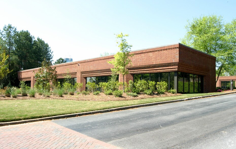 6160 Peachtree Dunwoody Rd NE, Atlanta, GA for lease - Building Photo - Image 2 of 8