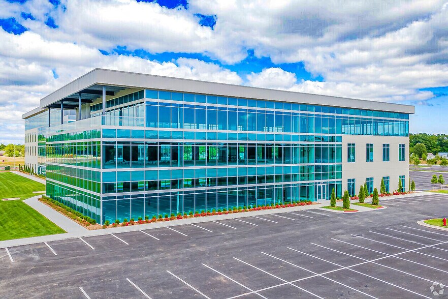 2500 NE 11th St, Bentonville, AR for lease - Building Photo - Image 1 of 9