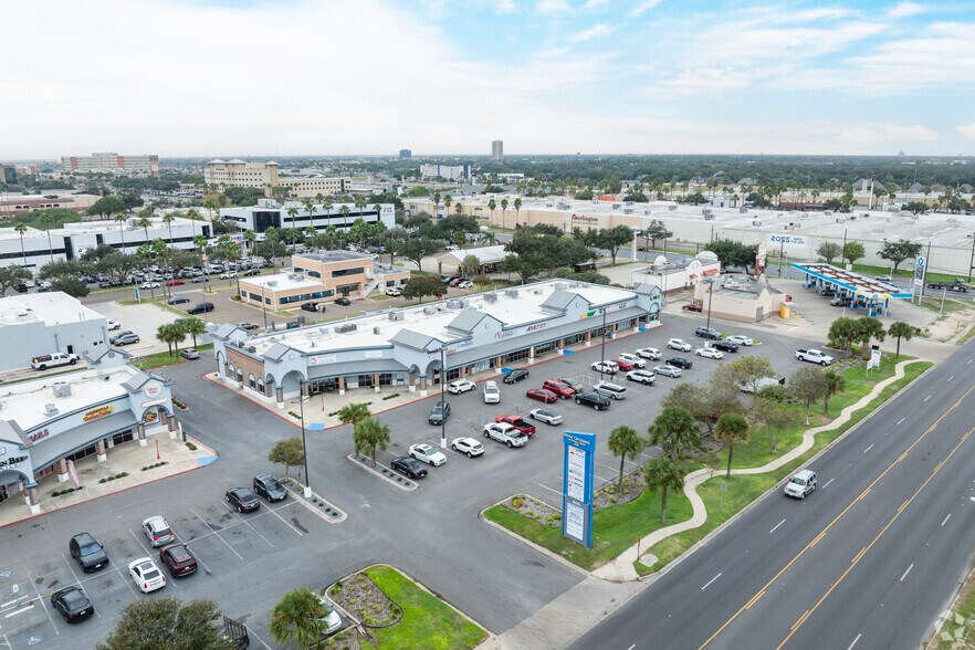 2000 S McColl Rd, McAllen, TX à louer - Aérien - Image 2 de 6