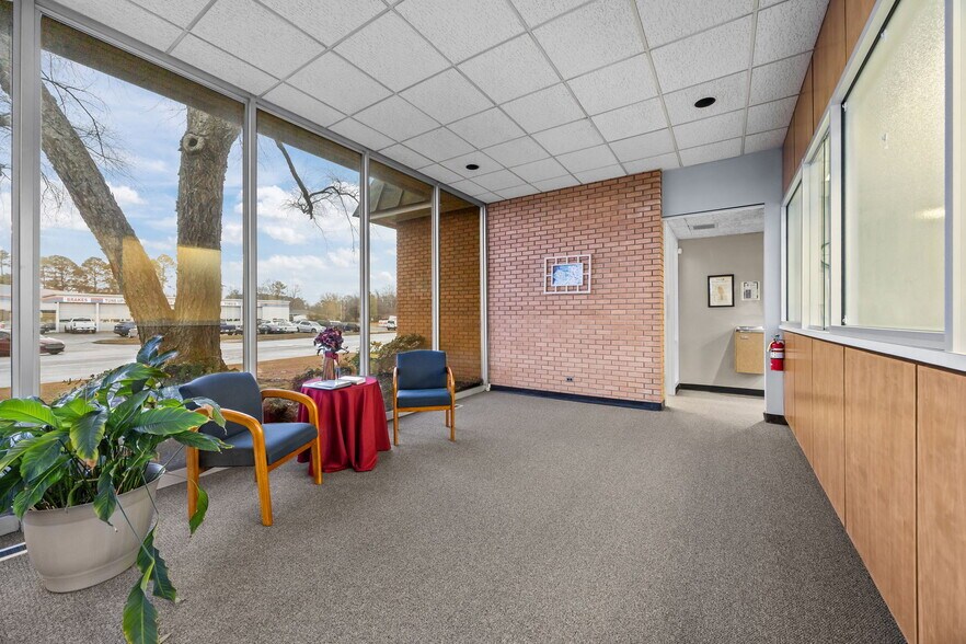 508 Plaza Blvd, Kinston, NC à vendre - Photo du bâtiment - Image 3 de 7