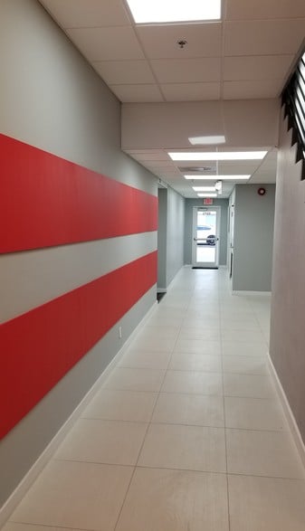 1915-1919 NE 45th St, Fort Lauderdale, FL à louer - Photo intérieure - Image 3 de 21