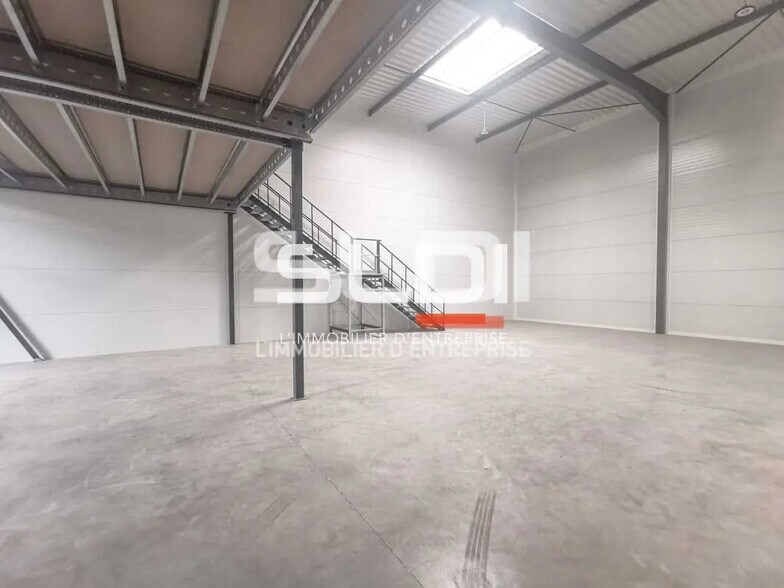 Flex dans Villefontaine à louer - Photo du bâtiment - Image 2 de 17