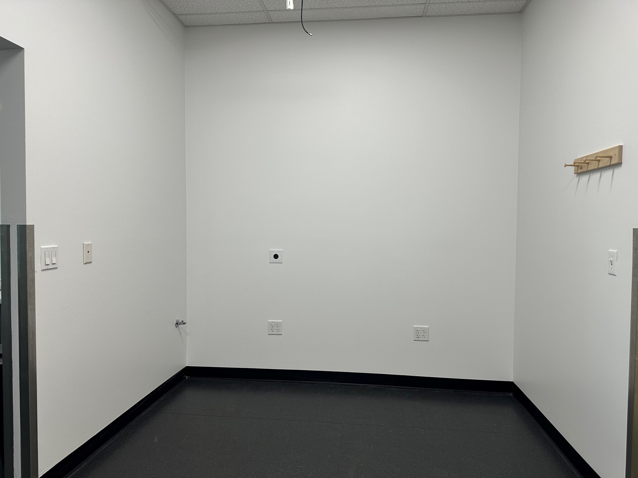 2101 Abbott Rd, Anchorage, AK for lease Interior Photo- Image 1 of 6