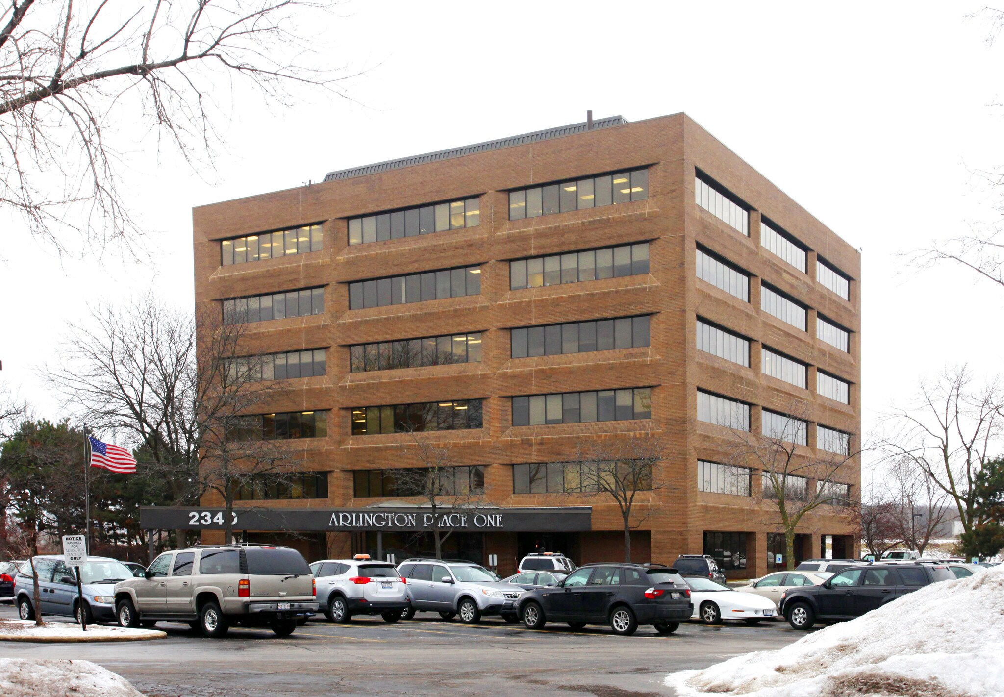 2340 S Arlington Heights Rd, Arlington Heights, IL à louer Photo du bâtiment- Image 1 de 7