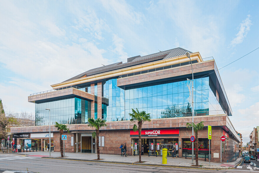 Avenida Reyes Católicos, 6, Majadahonda, Madrid à louer - Photo principale - Image 1 de 4