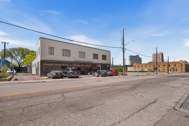 More details for 1320 E Houston St, San Antonio, TX - Retail for Lease