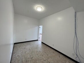 5252 Ridge Rd, Parma, OH à louer Photo intérieure- Image 2 de 10