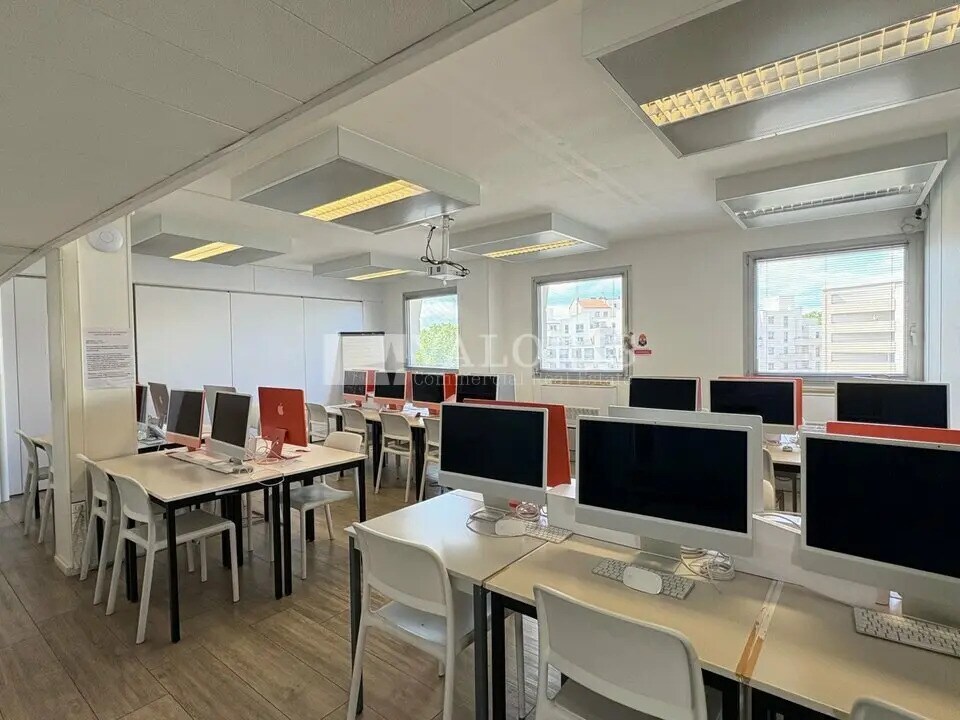 Office in Villeurbanne for lease Building Photo- Image 1 of 17