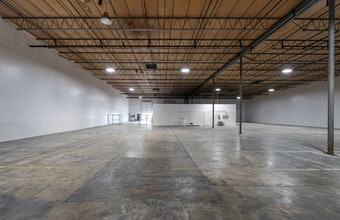 6805 Stuart Ln S, Jacksonville, FL for lease Interior Photo- Image 2 of 14