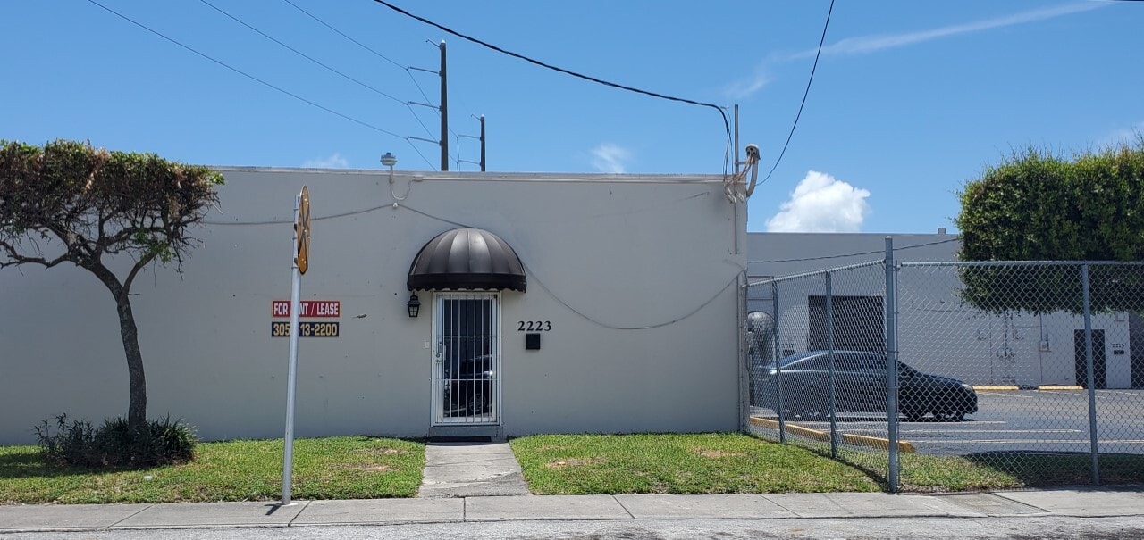 2223 NW 26th Ave, Miami, FL for lease Interior Photo- Image 1 of 9
