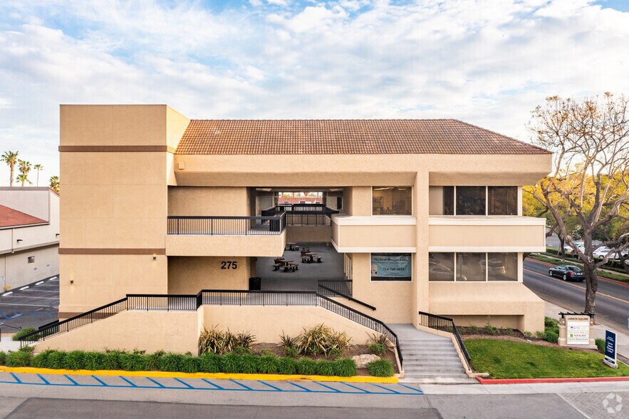 275 Centennial Way, Tustin, CA à louer - Photo du bâtiment - Image 2 de 5