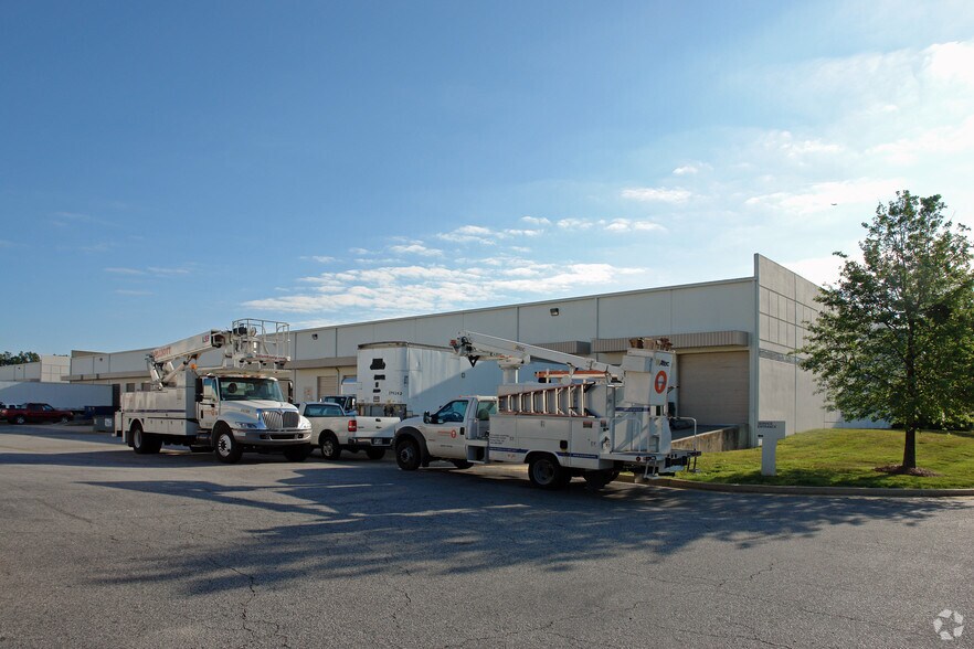 5673 Old Dixie Hwy, Forest Park, GA à louer - Photo du bâtiment - Image 3 de 9