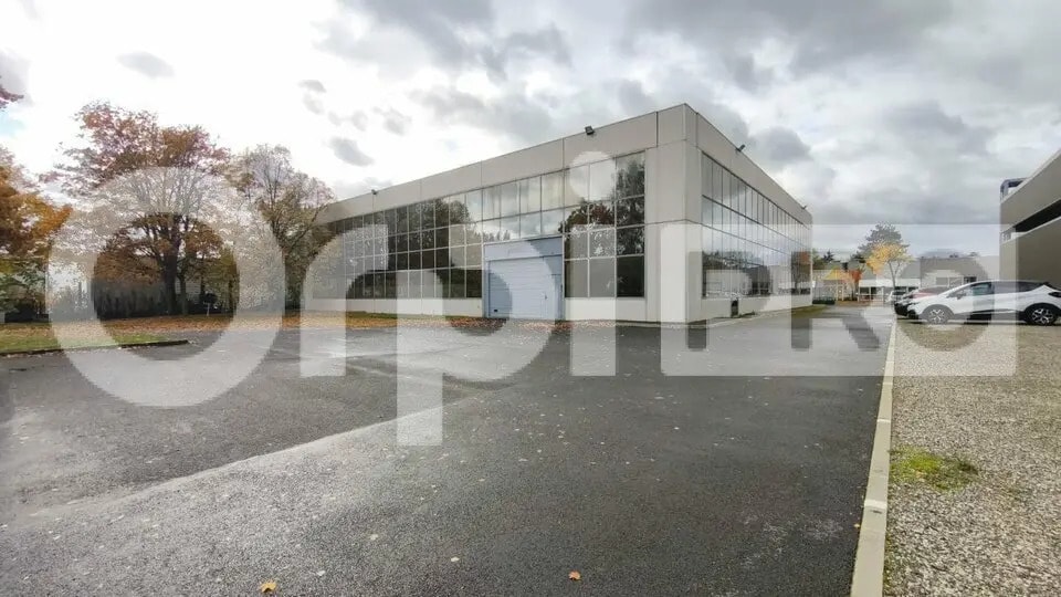 Office in Les Ulis for lease - Building Photo - Image 2 of 11