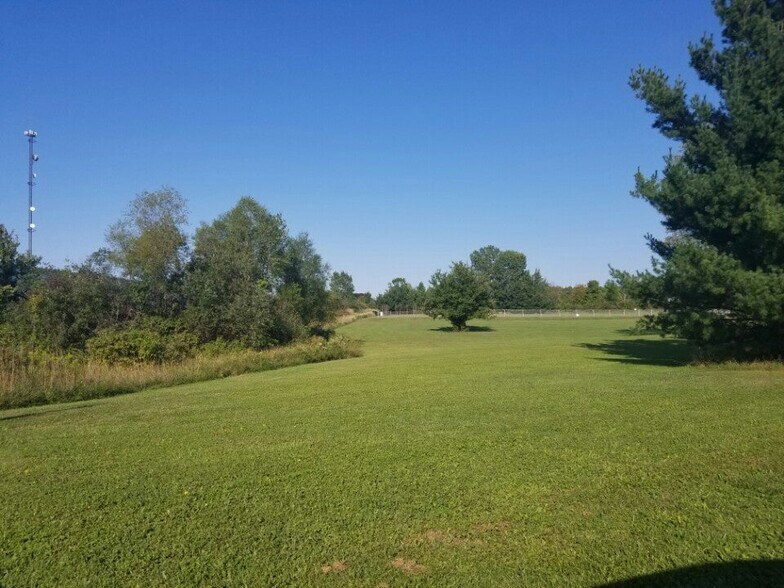 8275 Hamot Road Rd, Erie, PA à vendre - Photo du bâtiment - Image 2 de 4