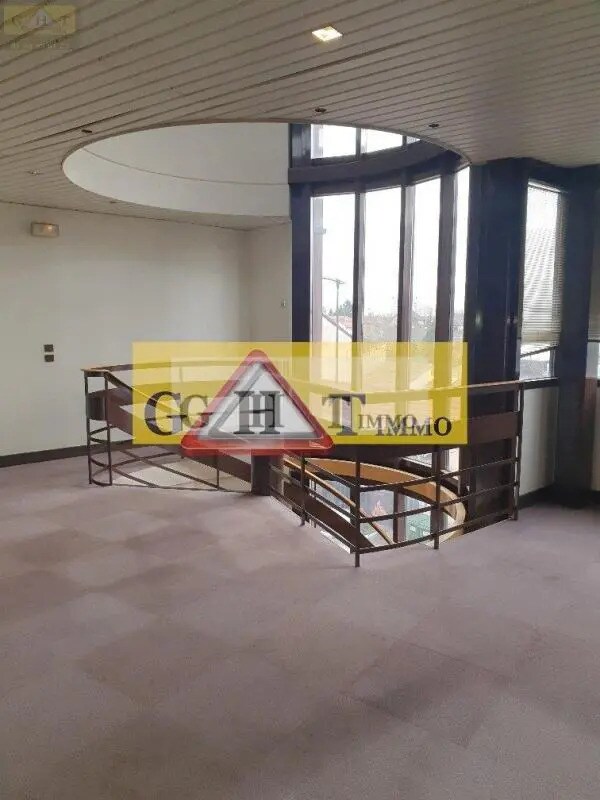 Office in Drancy for lease Interior Photo- Image 1 of 11