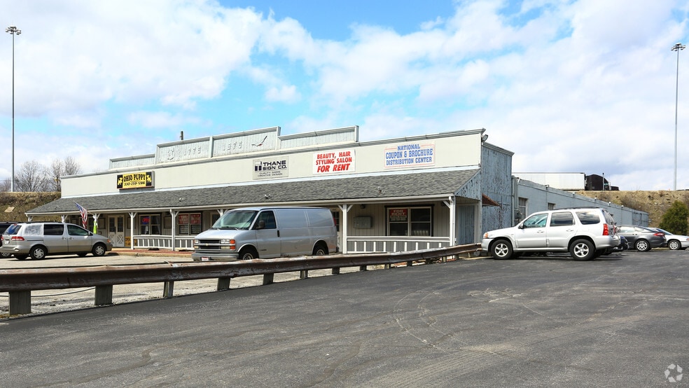 1600 E Liberty St, Girard, OH for sale - Building Photo - Image 2 of 5