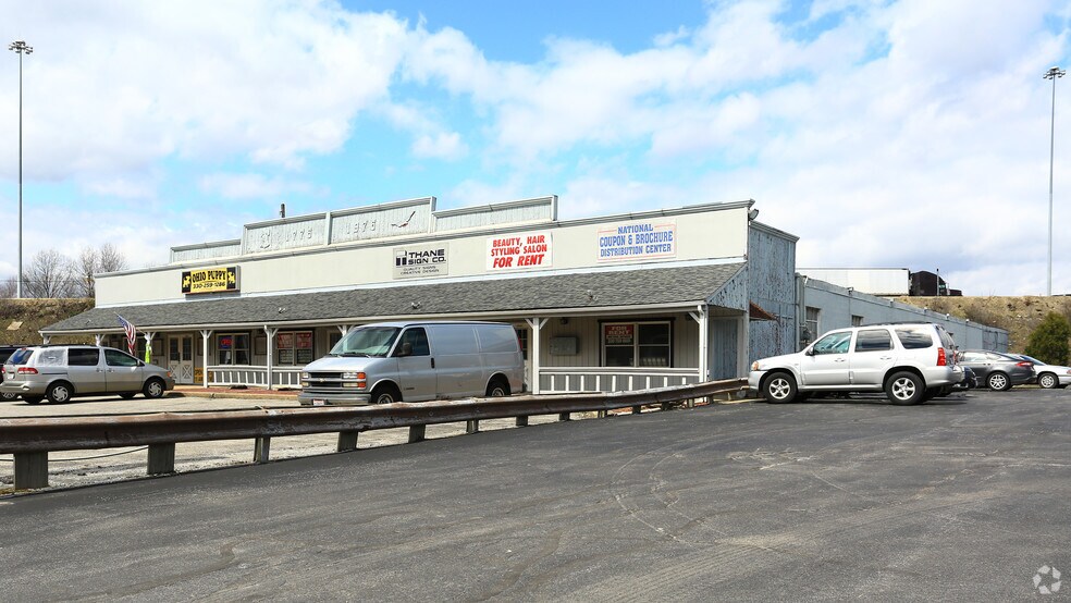 1600 E Liberty St, Girard, OH à vendre - Photo du bâtiment - Image 2 de 5