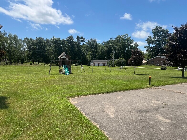 109 Mission Dr, Vicksburg, MI à vendre - Photo du bâtiment - Image 3 de 15