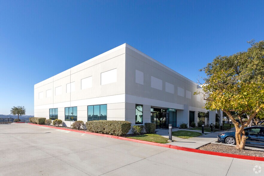 9810 Summers Ridge Rd, San Diego, CA à louer - Photo du bâtiment - Image 2 de 4