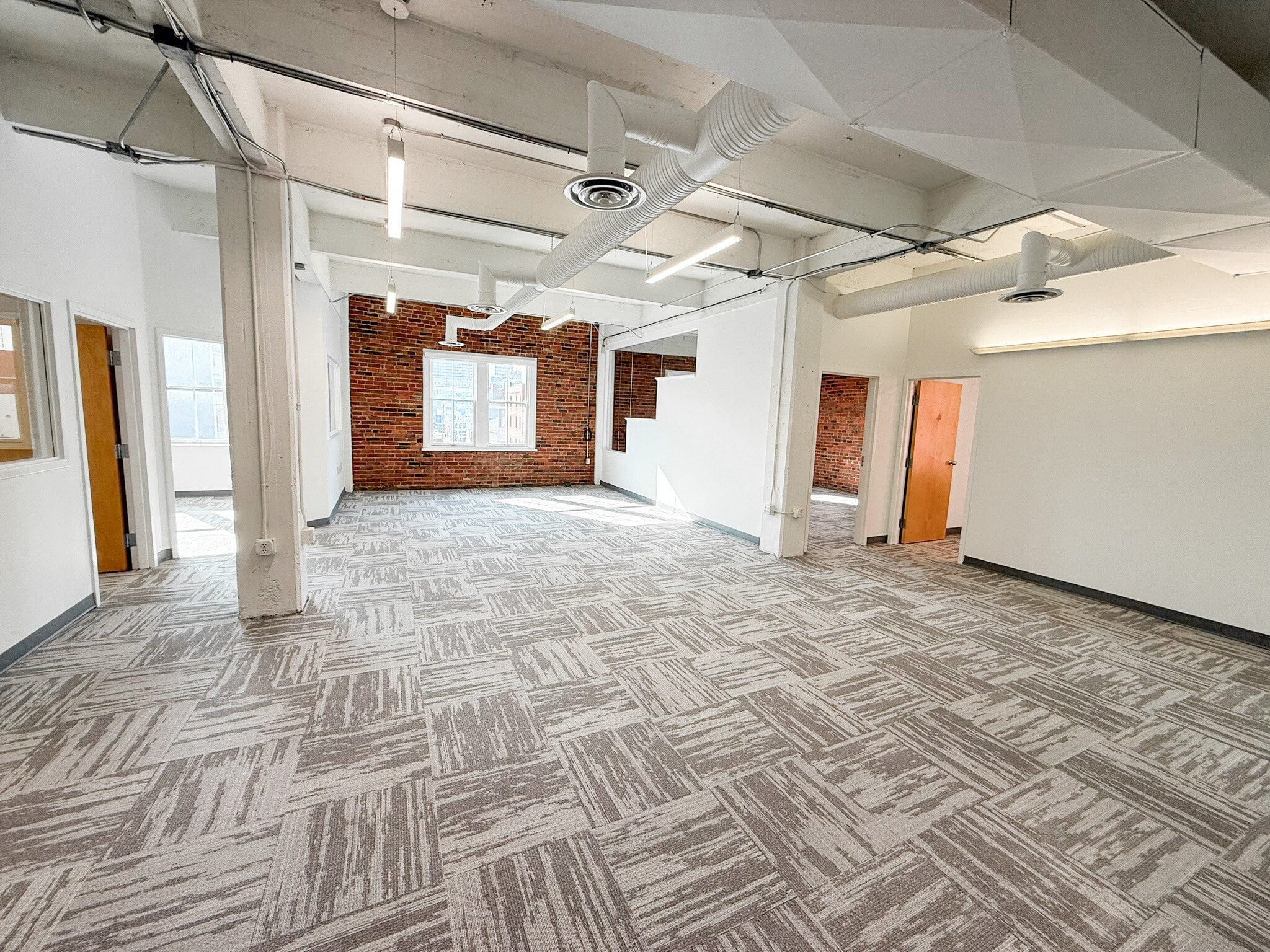 130-136 E Chestnut St, Columbus, OH for lease Interior Photo- Image 1 of 12