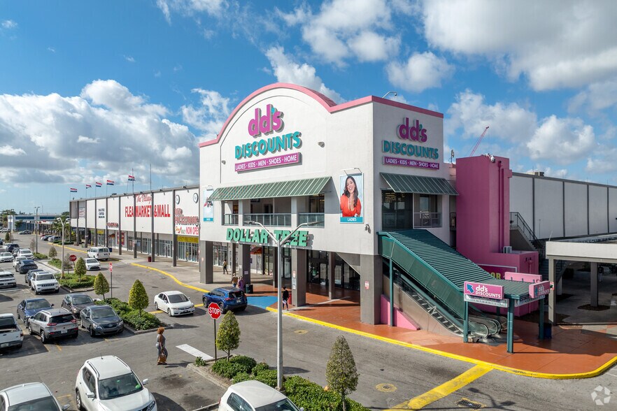 7900 NW 27th Ave, Miami, FL à louer - Photo du bâtiment - Image 2 de 6