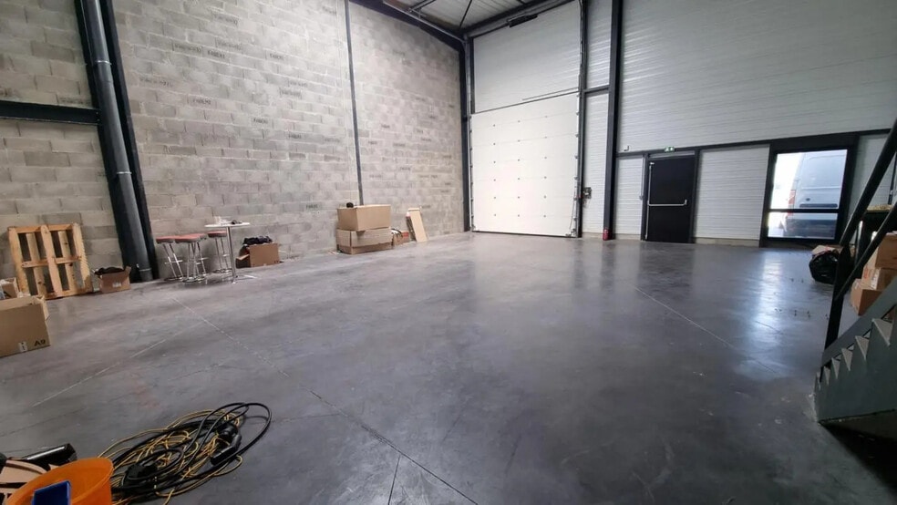 Flex in Saint-André-de-Corcy for sale - Interior Photo - Image 2 of 5