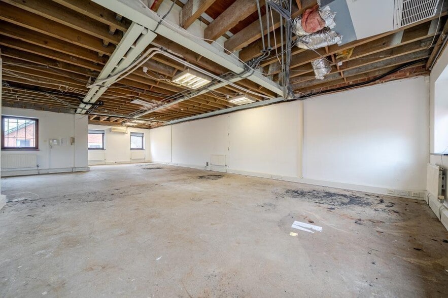 89 Park St, Slough for sale - Building Photo - Image 3 of 32