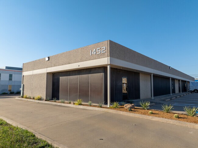 Plus de détails pour 1452 Halsey Way, Carrollton, TX - Local d'activités à louer