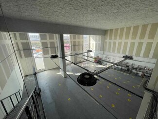 Plus de détails pour Local d'activités à louer