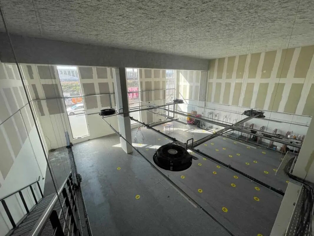 Flex in Lyon for lease Interior Photo- Image 1 of 7