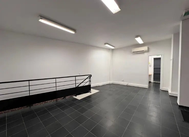 Retail in Paris for lease - Interior Photo - Image 2 of 6