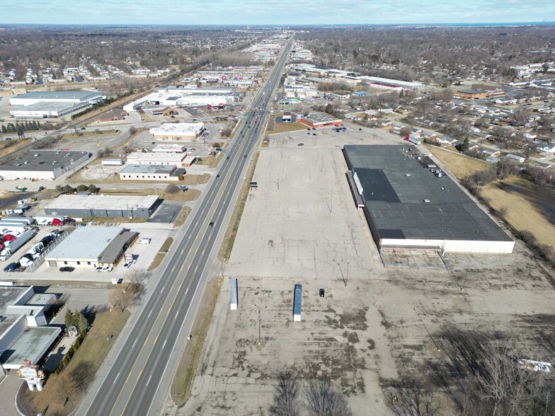 34800 Groesbeck Hwy, Clinton Township, MI for lease - Building Photo - Image 3 of 20