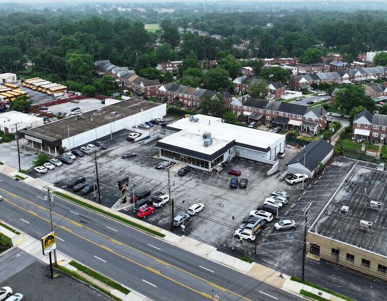 Automotive Portfolio portefeuille de 2 propriétés à vendre sur LoopNet.ca - Photo du bâtiment - Image 2 de 9