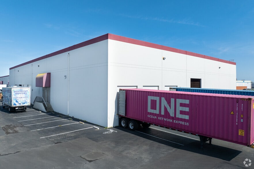 1942-1958 Sabre St, Hayward, CA à louer - Photo du bâtiment - Image 2 de 9