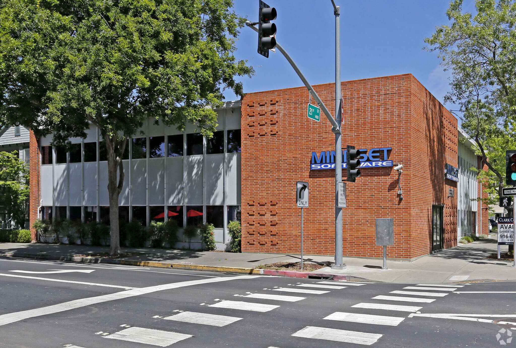 1330 21st St, Sacramento, CA à louer Photo du bâtiment- Image 1 de 6