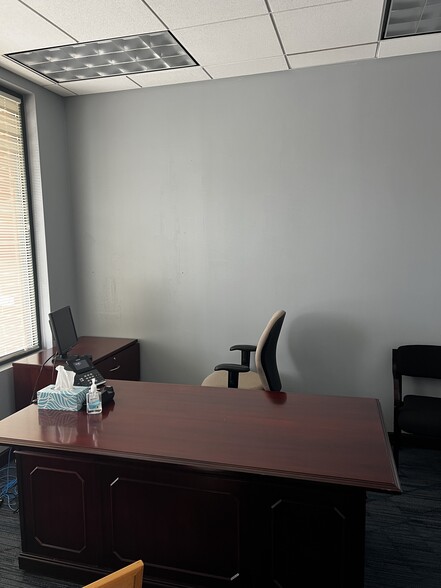 757 McHenry Ave, Crystal Lake, IL for lease - Building Photo - Image 2 of 11