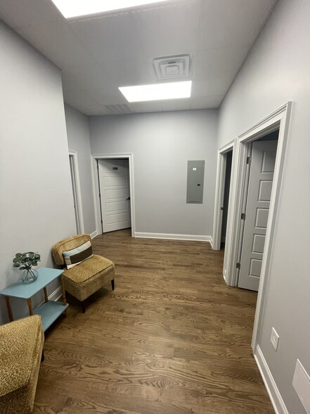 218 E Main St, Clayton, NC for lease - Interior Photo - Image 2 of 13