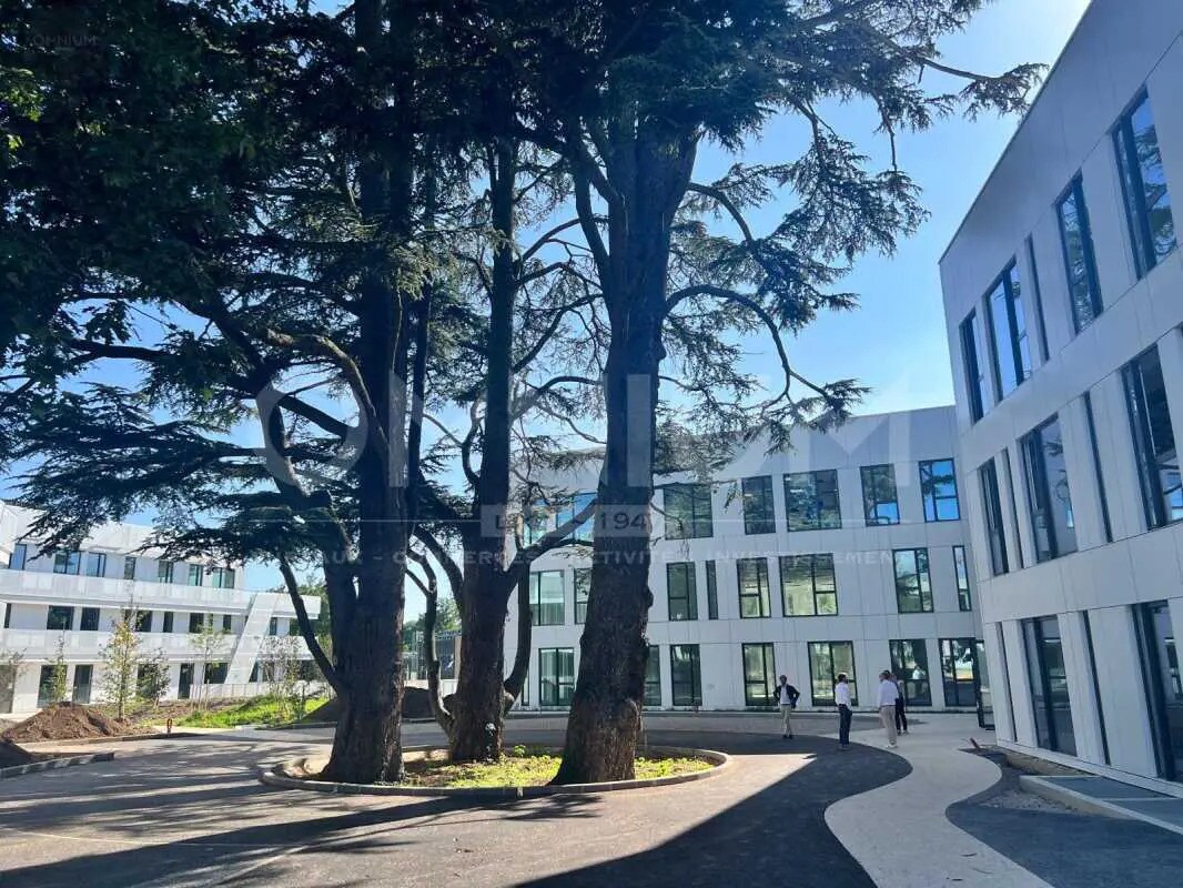 Office in Limonest for sale Building Photo- Image 1 of 18