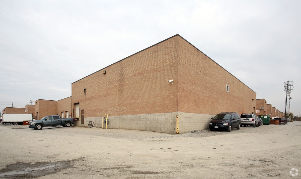 173 Advance Blvd, Brampton, ON à vendre - Photo du bâtiment - Image 3 de 4
