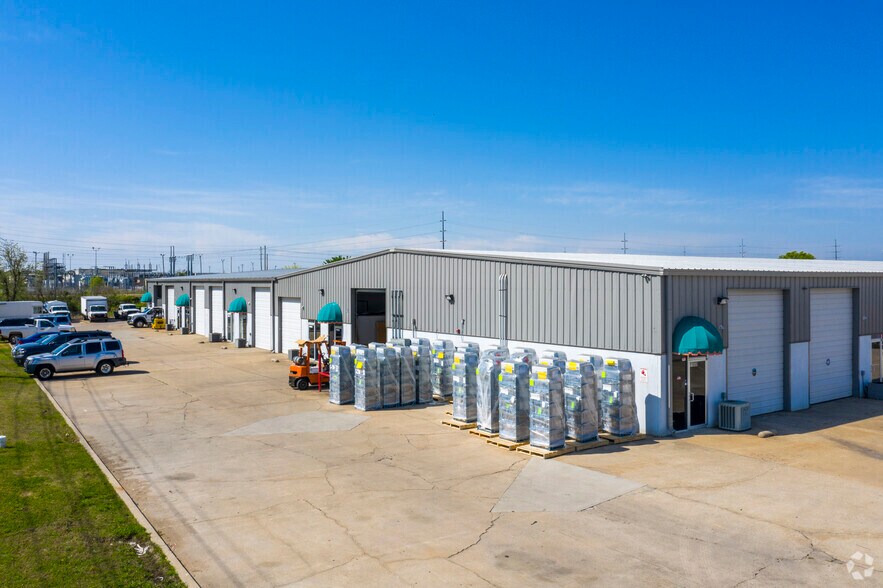 11626-11686 E 51st St, Tulsa, OK à louer - Photo du bâtiment - Image 3 de 8