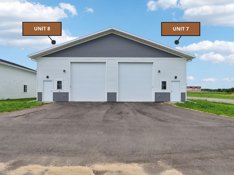 407 Wengel dr, Reedsburg, WI for sale - Building Photo - Image 3 of 37