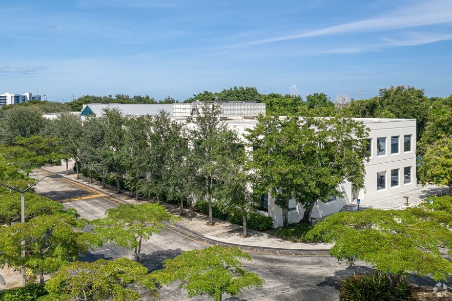 6400 N Congress Ave, Boca Raton, FL à louer - Photo du bâtiment - Image 2 de 6