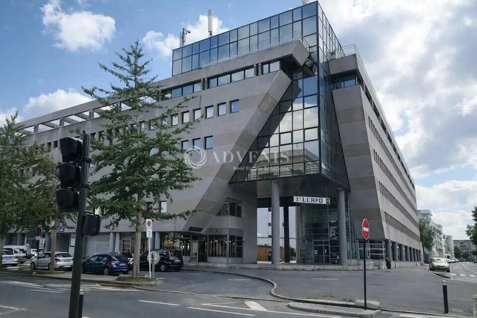 Office in Mareuil-lès-Meaux for lease Building Photo- Image 1 of 7