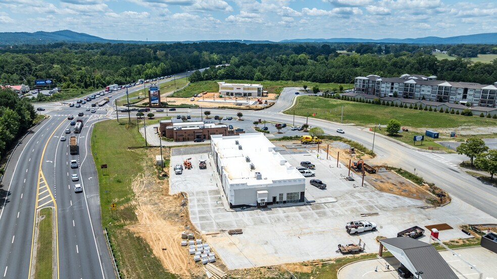 672 Braves Blvd NE, Rome, GA à louer - Photo du bâtiment - Image 2 de 6