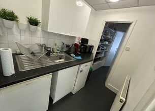 2-2A High St, Thames Ditton for lease Interior Photo- Image 2 of 3