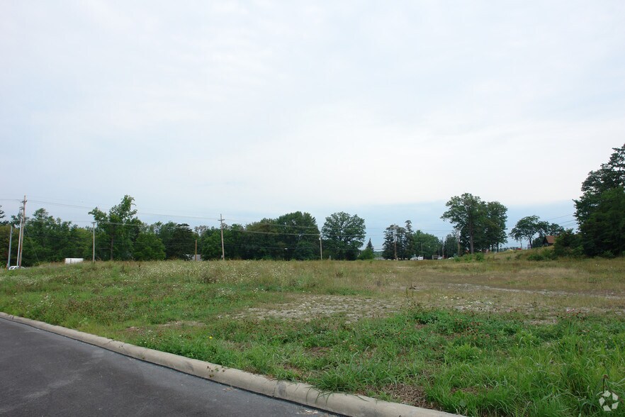 9999 Niles Cortland Rd, Warren, OH for sale - Building Photo - Image 1 of 6